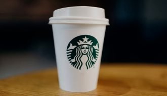 Does Starbucks take Apple Pay